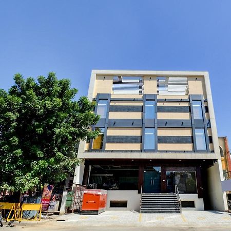Oyo 70930 The Moon Hotel Āsansol Exterior foto